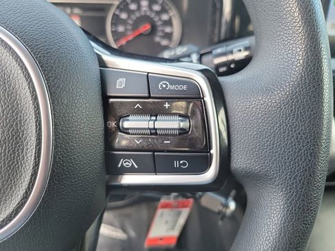 Used 2023 Kia Sorento LX image 7
