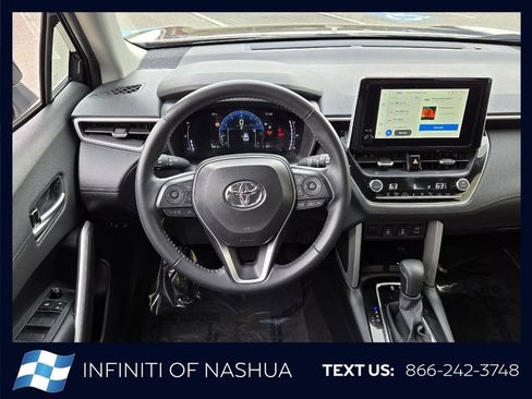 Used 2025 Toyota Corolla Cross XLE AWD/4WD image 10