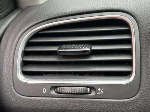 Used 2012 Volkswagen Golf 4-Door FWD image 24