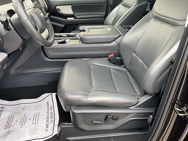 Used 2025 Ford Expedition Active AWD/4WD image 6