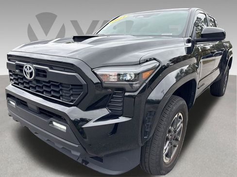 Used 2024 Toyota Tacoma TRD Sport AWD/4WD image 5
