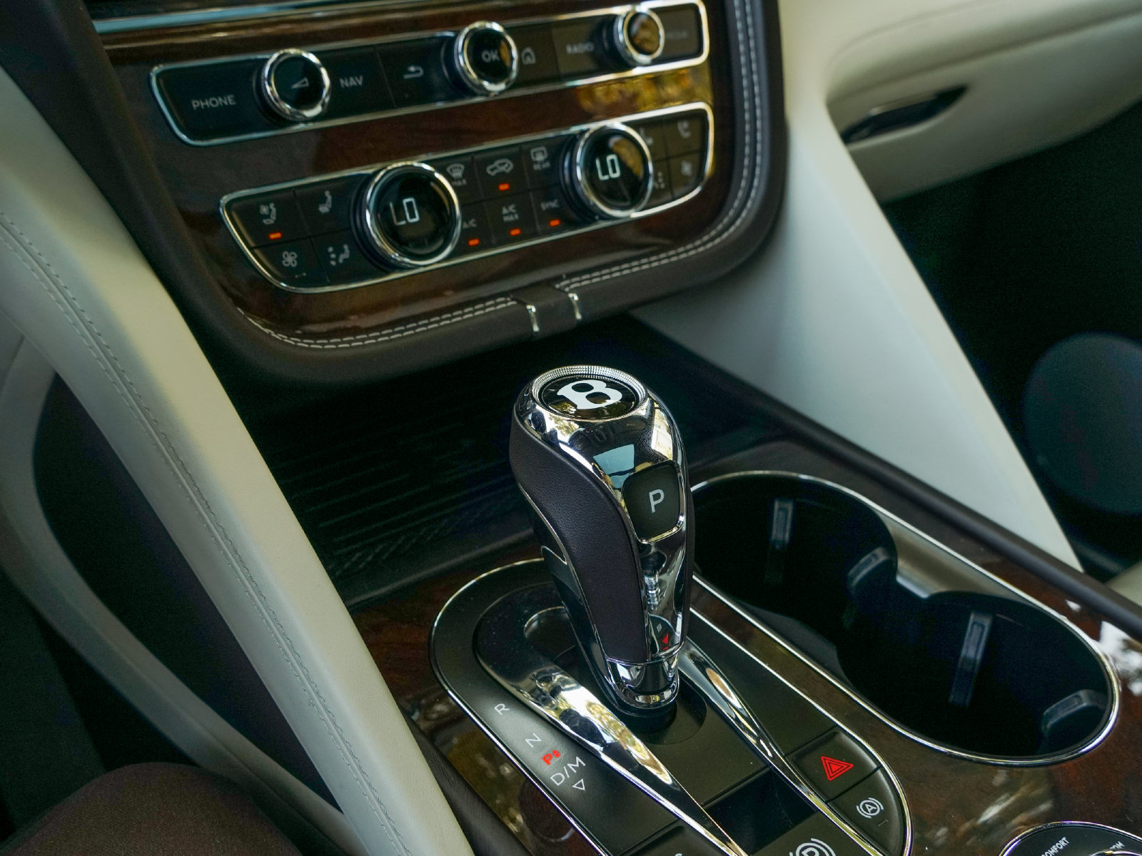Certified 2023 Bentley Bentayga Extended Wheelbase AWD/4WD image 10