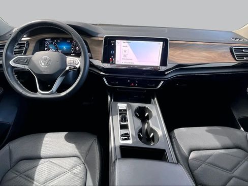 Used 2024 Volkswagen Atlas SE FWD image 15