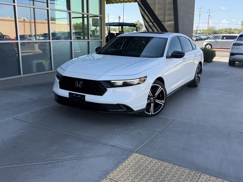 Used 2023 Honda Accord Sport image 2