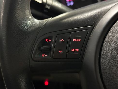 Used 2011 Kia Forte EX image 28