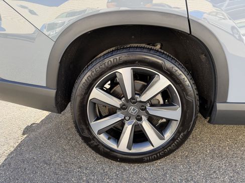 Certified 2025 Honda Pilot Touring image 9
