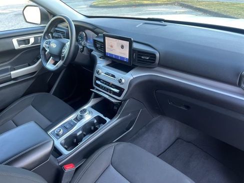 Certified 2022 Ford Explorer XLT w/ Class IV Trailer Tow Package image 38