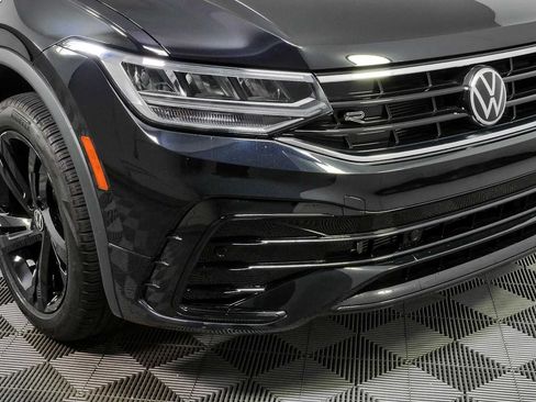 Certified 2023 Volkswagen Tiguan SE R-Line FWD image 40