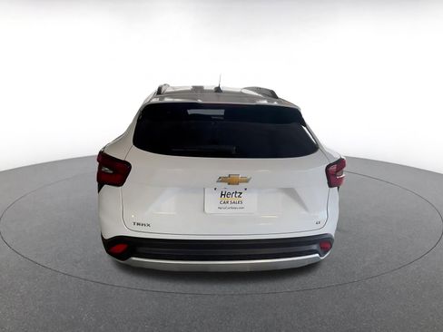 Used 2025 Chevrolet Trax LT image 12