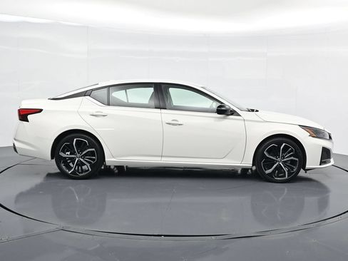 Used 2025 Nissan Altima 2.5 SR FWD image 8