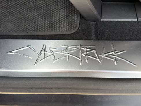 Used 2025 Tesla Cybertruck AWD Crew Cab image 16