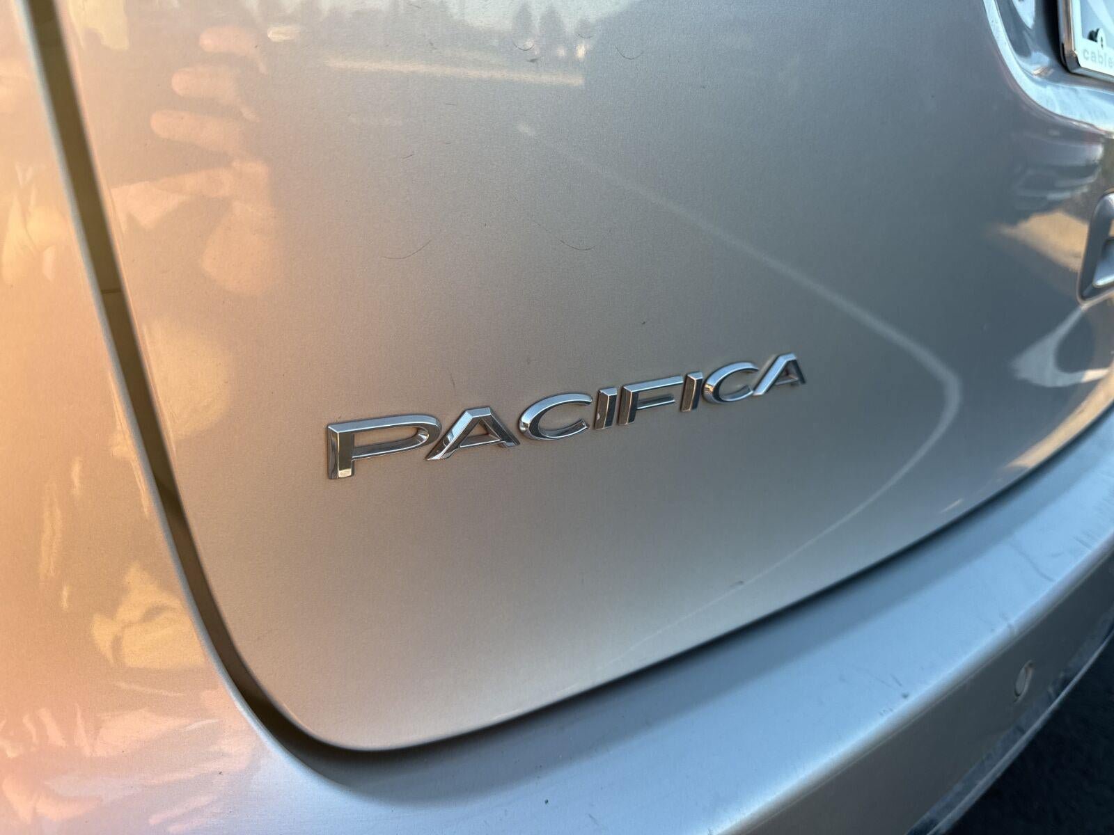 Used 2024 Chrysler Pacifica Touring-L FWD image 29