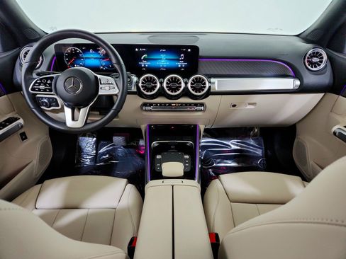 Certified 2023 Mercedes-Benz GLB 250 w/ Premium Package image 17