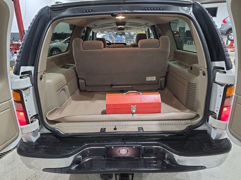 Used 2004 Chevrolet Suburban LS image 25