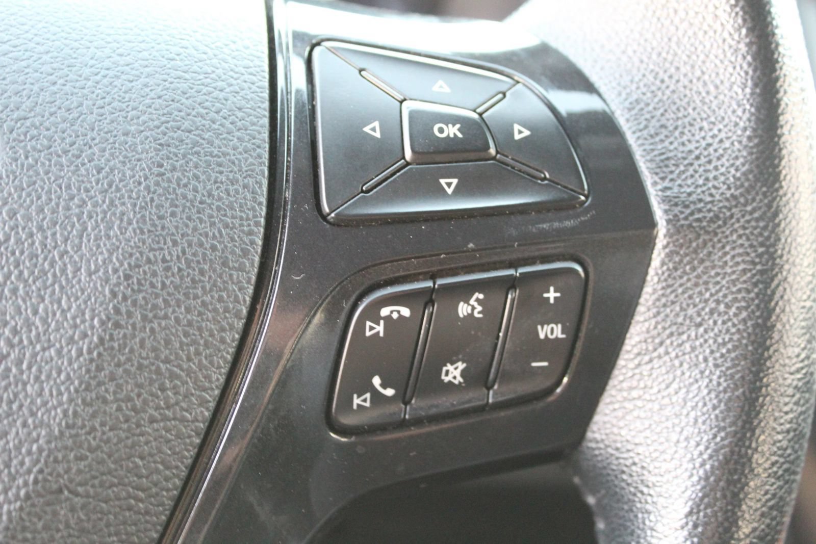 Used 2018 Ford Explorer XLT w/ Equipment Group 202A FWD image 20