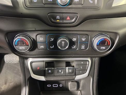 Used 2022 GMC Terrain SLE w/ Driver Convenience Package image 23