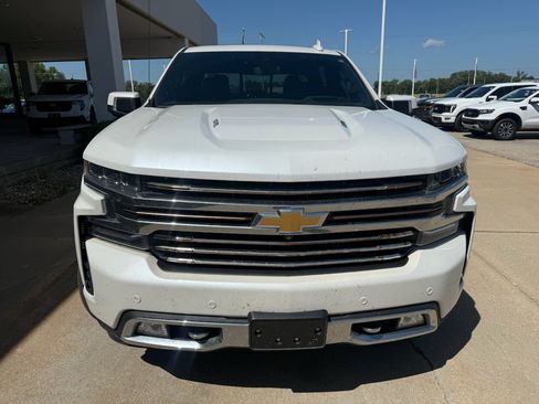 Used 2019 Chevrolet Silverado 1500 High Country w/ Technology Package AWD/4WD image 9