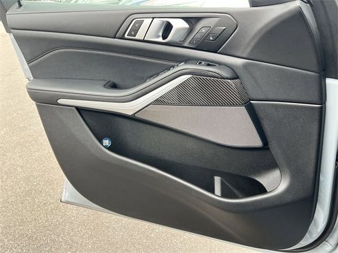 Used 2025 BMW X5 M60i image 25