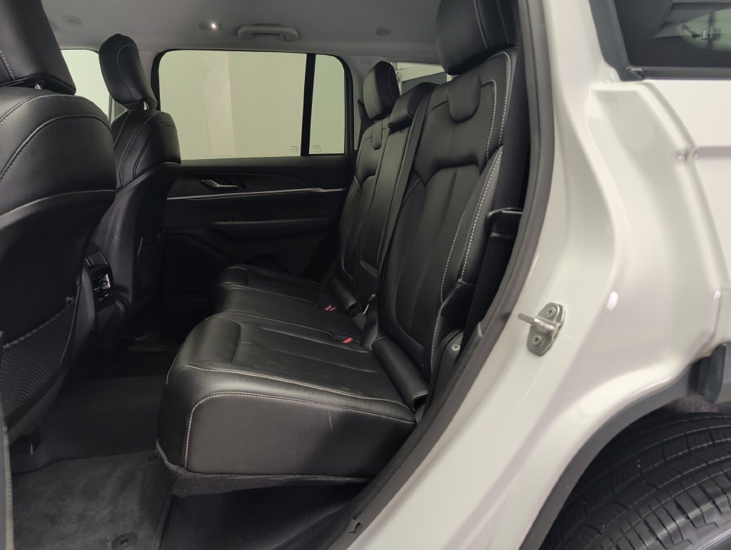 Used 2023 Jeep Grand Cherokee Limited AWD/4WD image 29