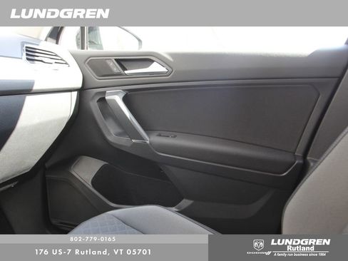 Used 2020 Volkswagen Tiguan S image 29
