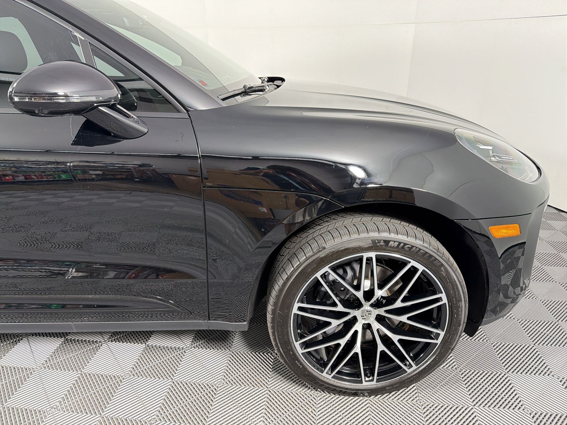 Used 2026 Porsche Macan AWD/4WD image 12