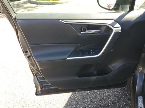 Used 2021 Toyota RAV4 XLE Premium image 16