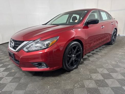Used 2017 Nissan Altima 2.5 SR w/ Midnight Edition Package FWD image 8