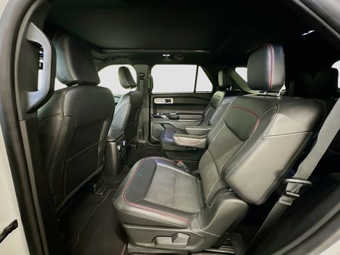 Used 2023 Ford Explorer ST-Line w/ Class IV Trailer Tow Package image 30