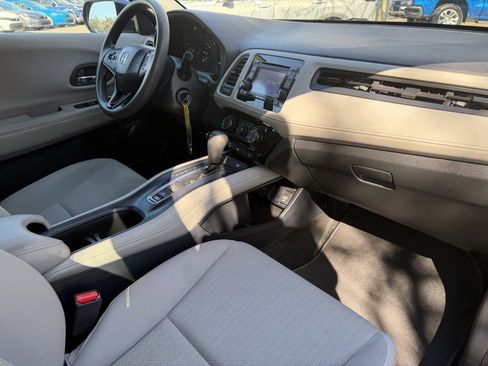 Used 2017 Honda HR-V LX image 10