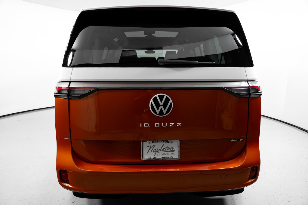 Used 2025 Volkswagen ID. Buzz 1st Edition AWD/4WD image 9