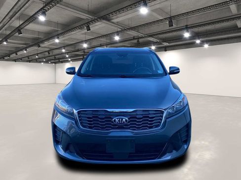 Used 2020 Kia Sorento LX w/ LX I4 Convenience Package image 2