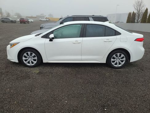 Used 2020 Toyota Corolla LE w/ Carpet Mat Package (TMS) image 2