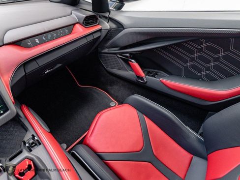 Used 2025 Lamborghini Revuelto AWD/4WD image 12