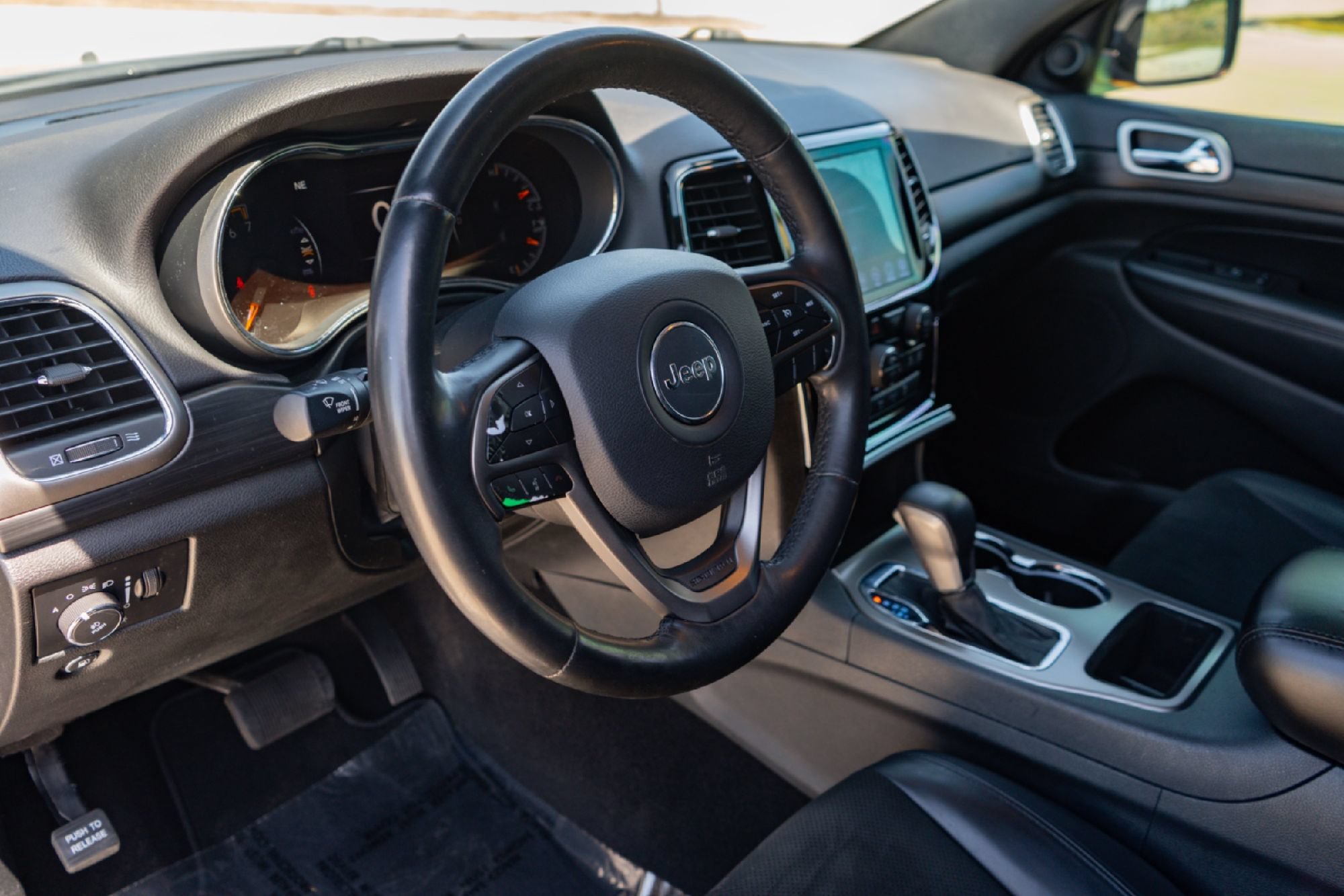 Used 2019 Jeep Grand Cherokee Altitude RWD image 8