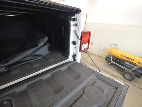 Used 2022 Jeep Gladiator Sport AWD/4WD image 25