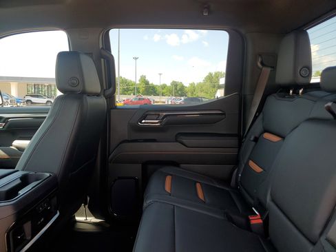 Used 2024 GMC Sierra 1500 AT4 w/ Technology Package image 31