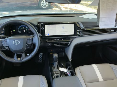 Certified 2025 Toyota Camry SE image 20