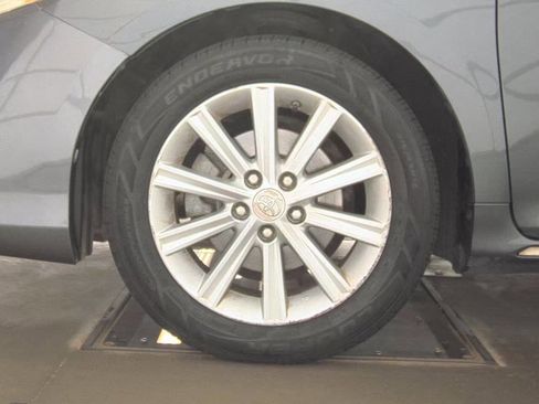 Used 2012 Toyota Camry XLE w/ Leather Pkg image 16