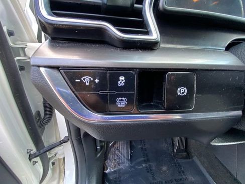 Used 2023 Kia Sportage EX image 18