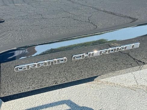 Used 2021 Jeep Grand Cherokee Laredo X AWD/4WD image 32
