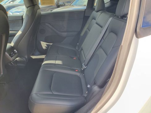 Used 2025 Tesla Model Y Long Range image 12