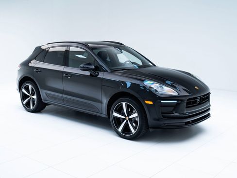 Certified 2026 Porsche Macan AWD/4WD image 7