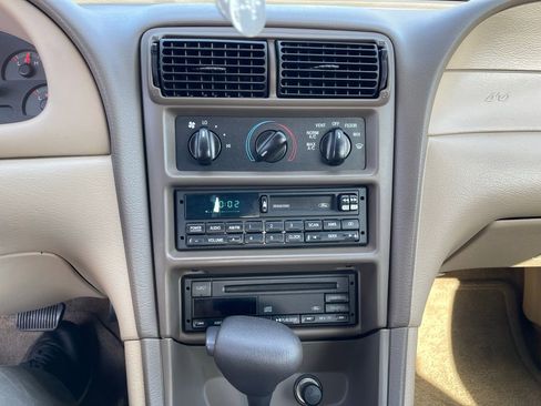 Used 2000 Ford Mustang Convertible image 8