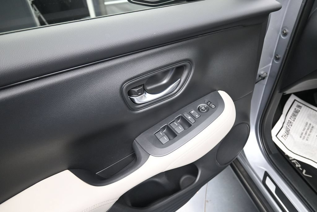 Certified 2025 Honda HR-V LX image 17