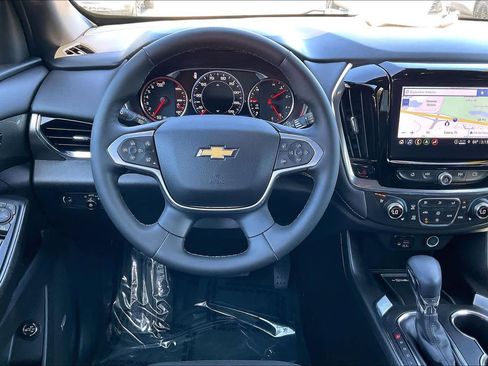 Used 2023 Chevrolet Traverse Premier image 6