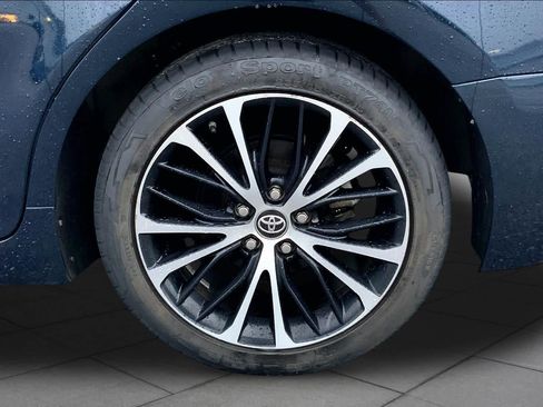 Used 2018 Toyota Camry SE FWD image 11