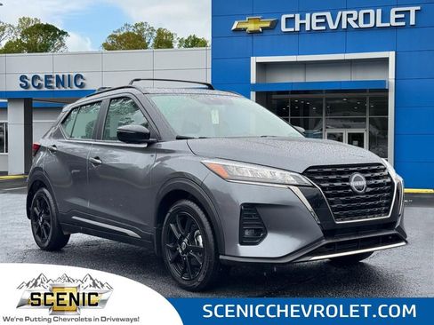 Used 2022 Nissan Kicks SR w/ Exterior Package image 1