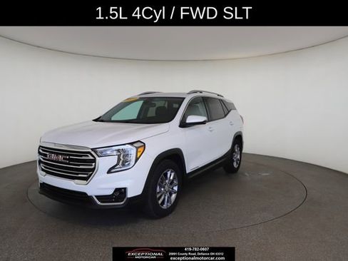 Used 2023 GMC Terrain SLT image 2