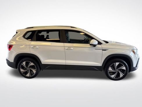 Certified 2024 Volkswagen Taos SE AWD/4WD image 7