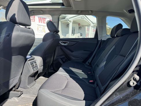 Used 2021 Subaru Forester Premium image 9